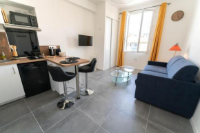NICE 3 CENTRE-VILLE STUDIO EN ETAGE REFAIT A NEUF